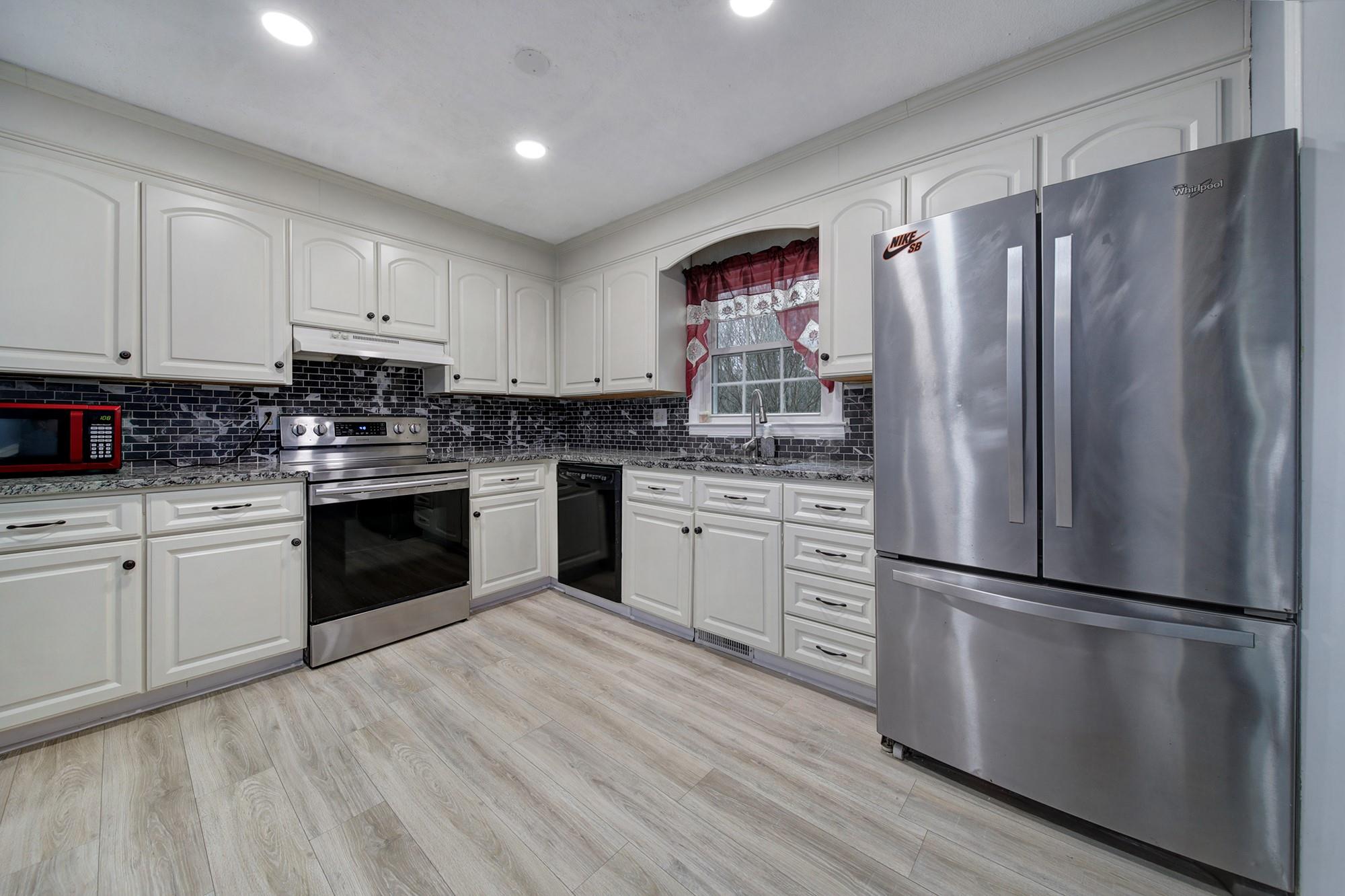 8521 Sunflower Road Charlotte, NC 28227 - Photo 6 of 36 Gallery Image 6