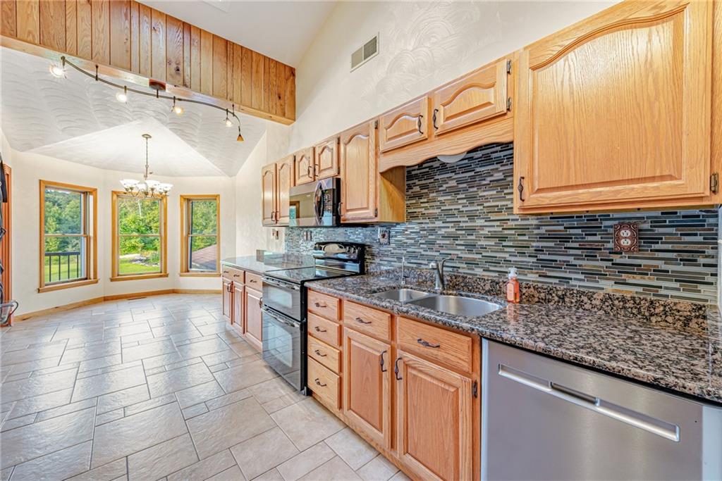 513 McGinnis Road Acme, PA 15610 - Photo 9 of 40 Gallery Image 9