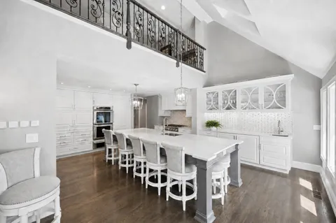 $2,999,000 | 2 Hickory Lane, Northbrook, IL 60062