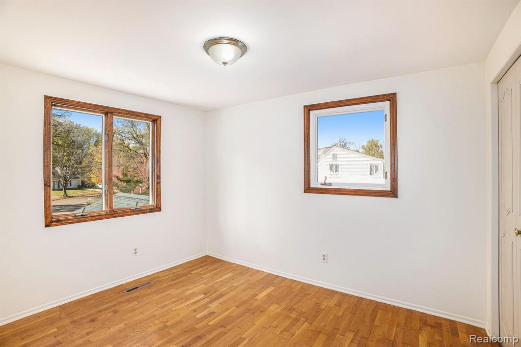 1968 Rutgers Circle East Lansing, MI 48823 - Photo 17 of 28 Gallery Image 17
