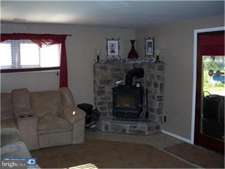 1019 Alpena Road Philadelphia, PA 19115 - Photo 10 of 11
