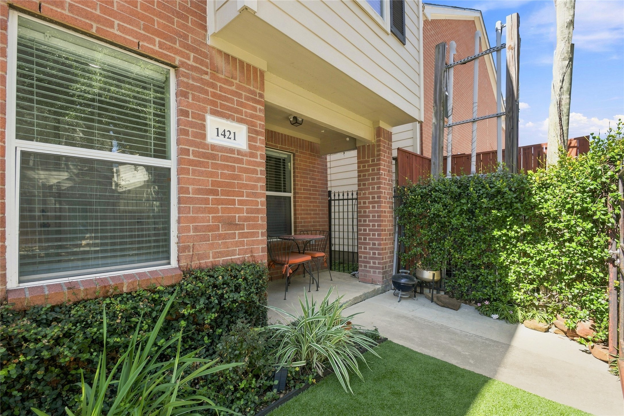 1421 Ruthven Street Houston, TX 77019 - Photo 6 of 36 Gallery Image 6