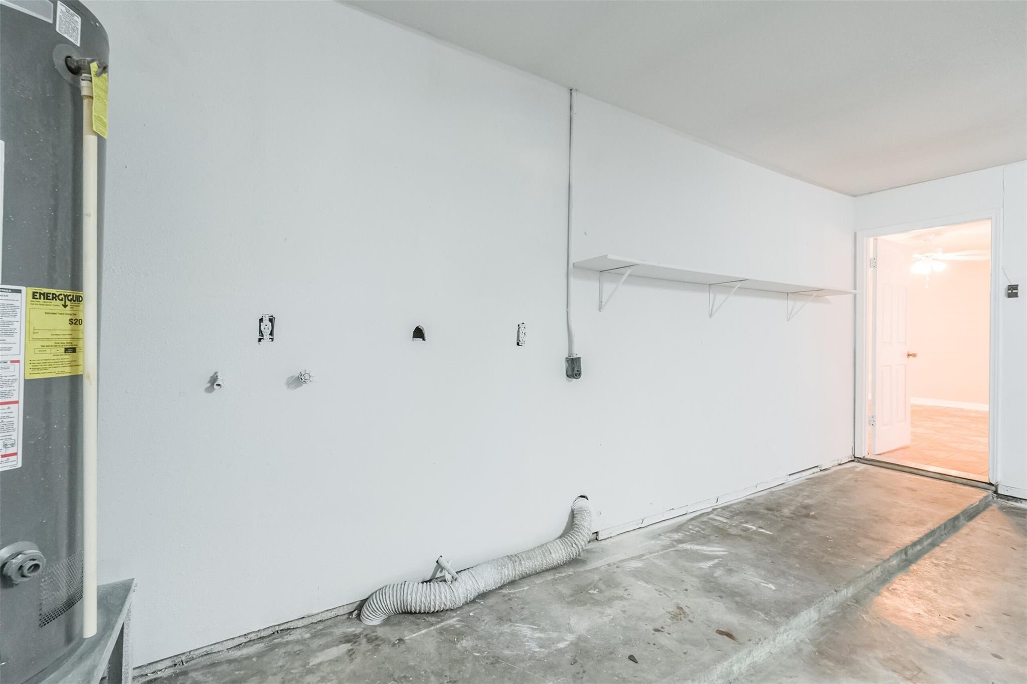 6751 Richwood Road Houston, TX 77087 - Photo 7 of 10 a view of a room with closet