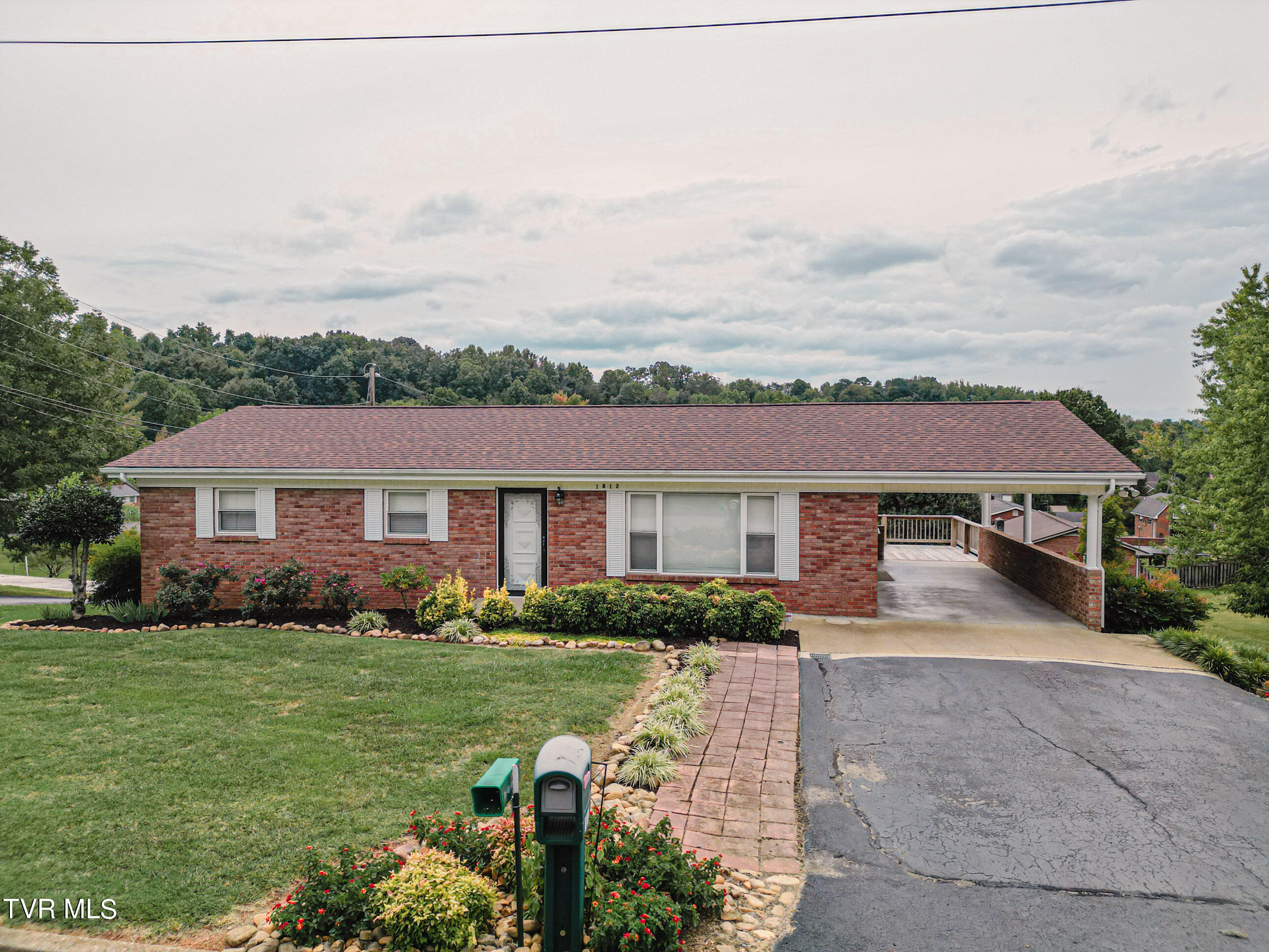 1812 Old Tusculum Road Greeneville, TN 37745 - Photo 3 of 64 DanielleRickerPhotography-0037
