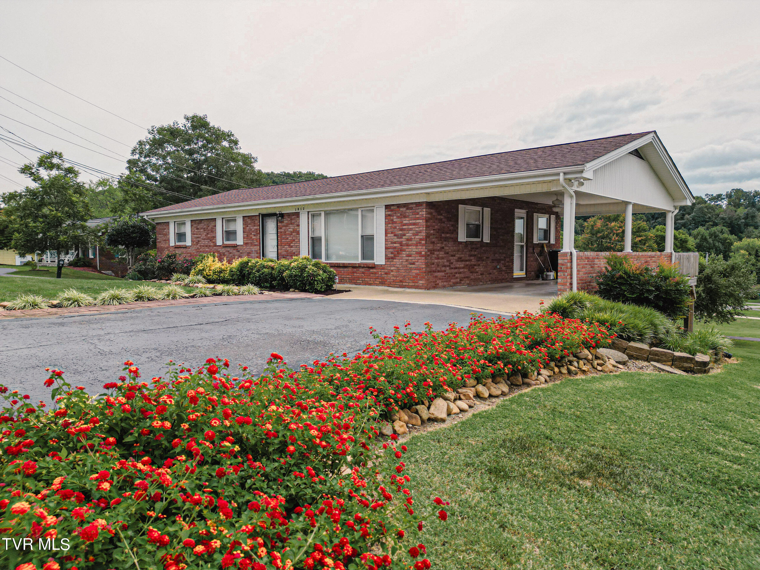 1812 Old Tusculum Road Greeneville, TN 37745 - Photo 5 of 64 DanielleRickerPhotography-0044