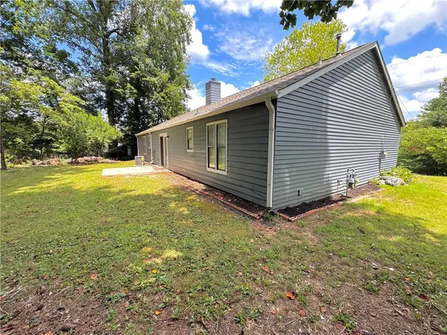 a view of back yard of the house