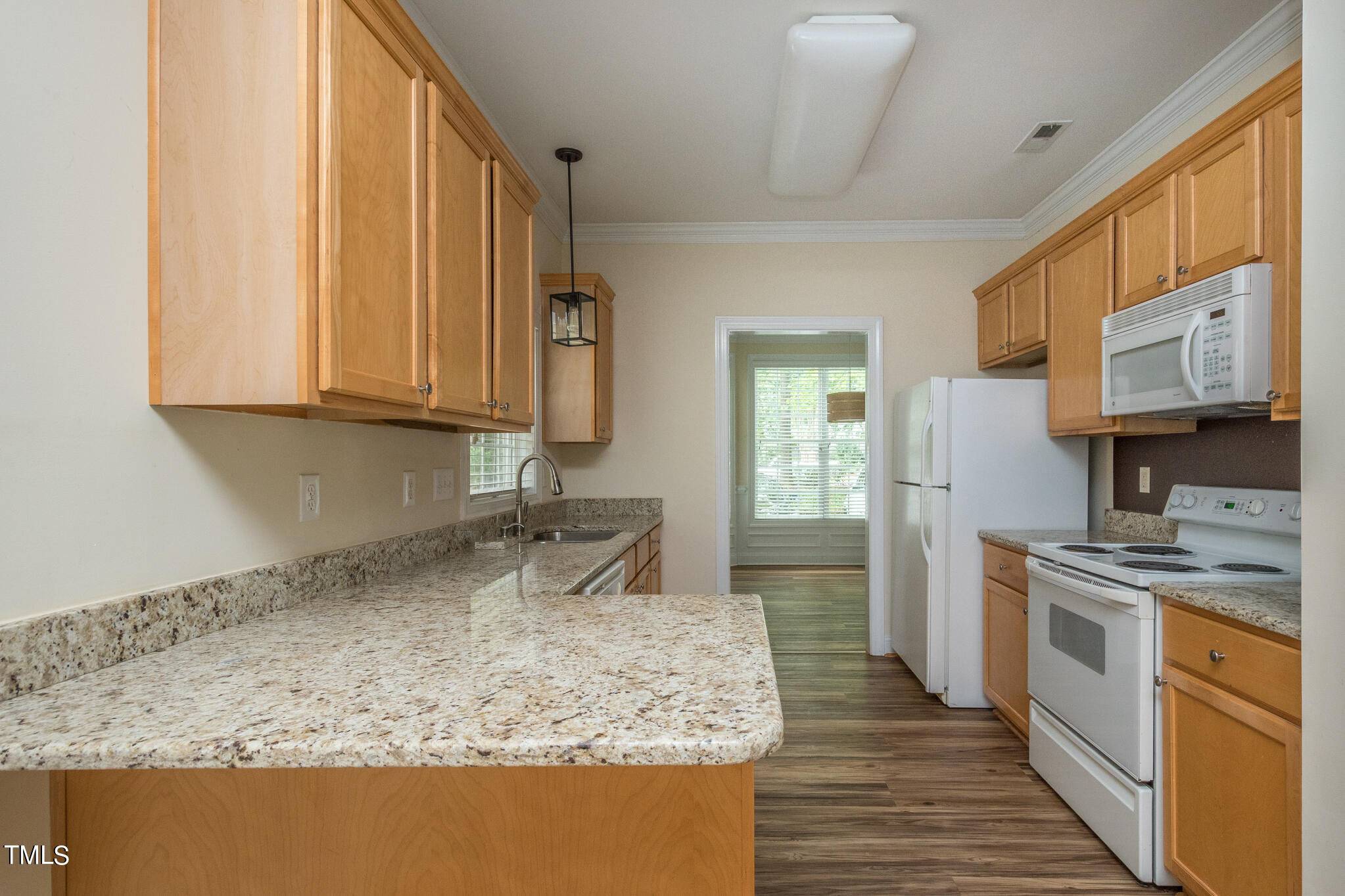 129 West Cornwall Road Cary, NC 27511 - Photo 5 of 17 Kitchen - 129 W Cornwall Rd