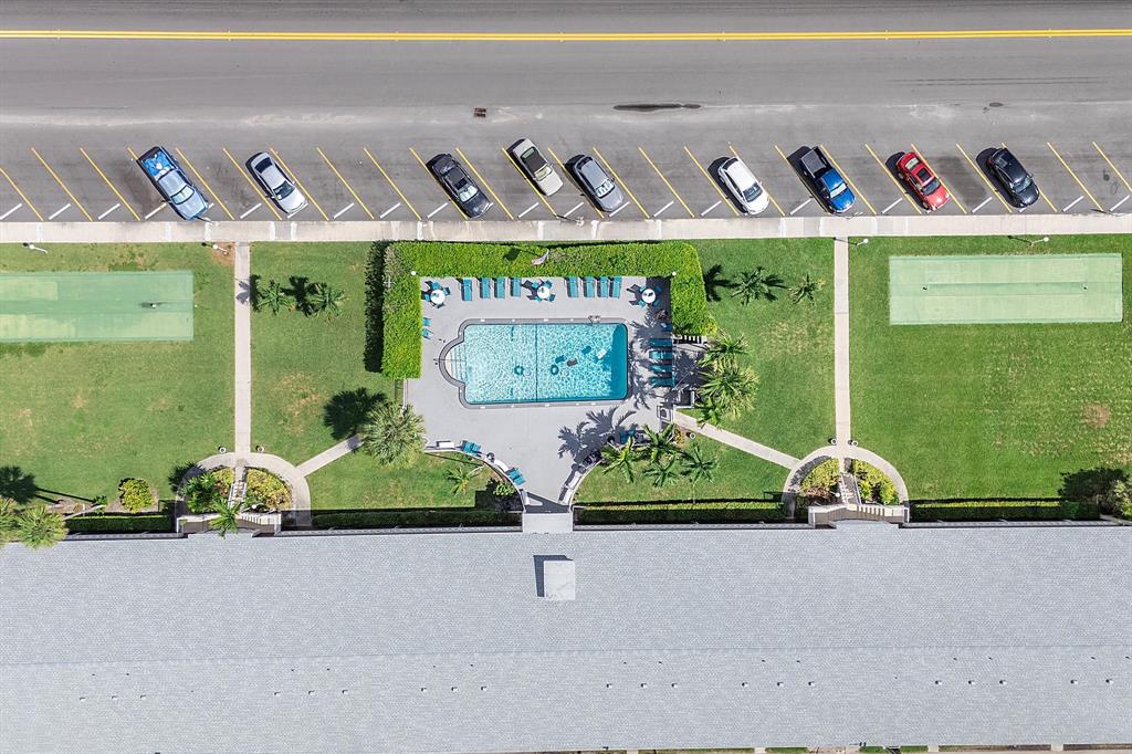 900 Atlantic Shores Boulevard, Unit 209 Hallandale Beach, FL 33009 - Photo 18 of 20 a room with toys and a window