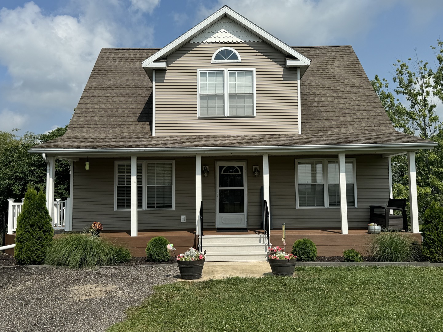 561 County Road 2000 East Secor, IL 61771 - Photo 2 of 37 a front view of a house with a yard