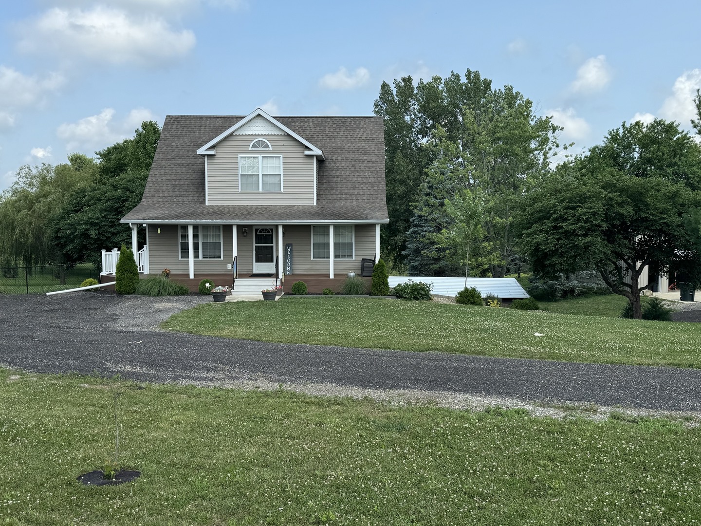 561 County Road 2000 East Secor, IL 61771 - Photo 32 of 37 a front view of a house with a yard