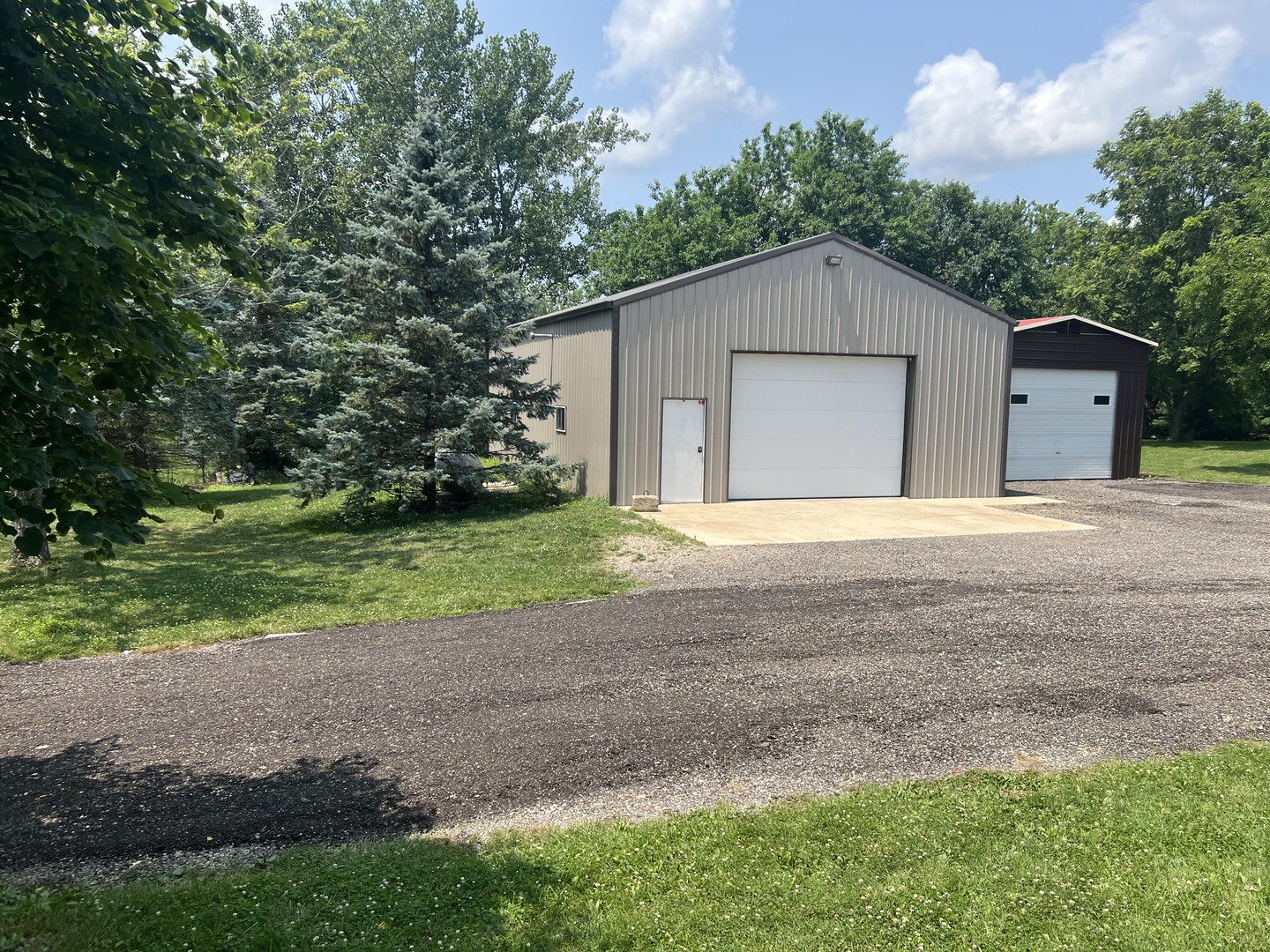 561 County Road 2000 East Secor, IL 61771 - Photo 37 of 37 a house with a yard