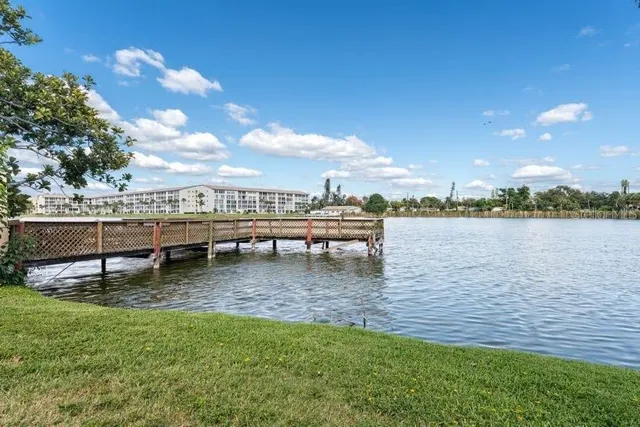 $125,000 | 3915 Lake Bayshore Drive, Unit BLDG F 306, Bradenton, FL 34205