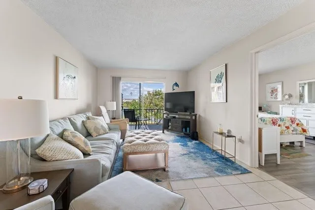 $125,000 | 3915 Lake Bayshore Drive, Unit BLDG F 306, Bradenton, FL 34205