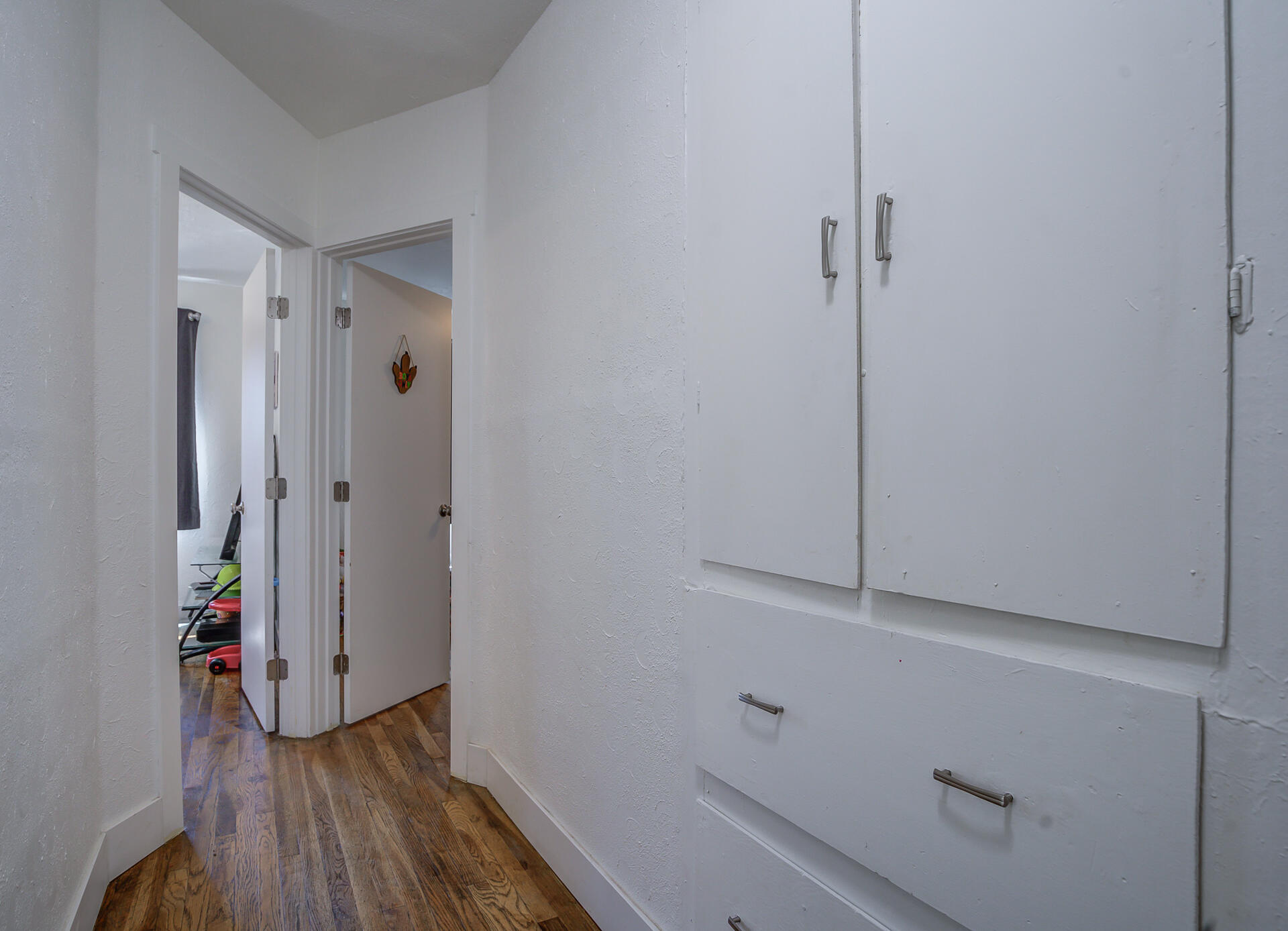 2962 Lanning Avenue Redding, CA 96001 - Photo 15 of 38 a view of hallway with wooden floor