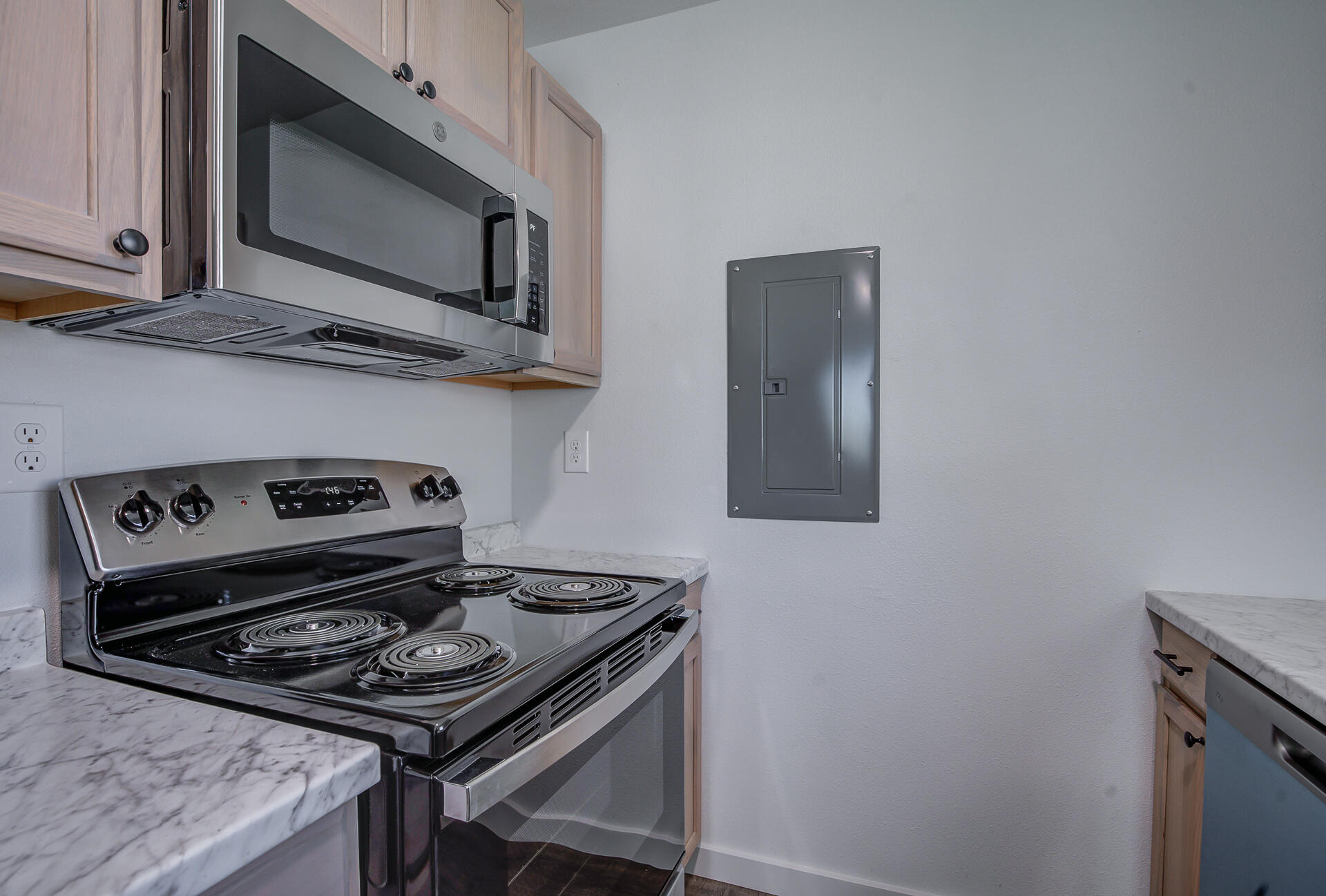 2962 Lanning Avenue Redding, CA 96001 - Photo 29 of 38 a stove top oven sitting inside of a kitchen