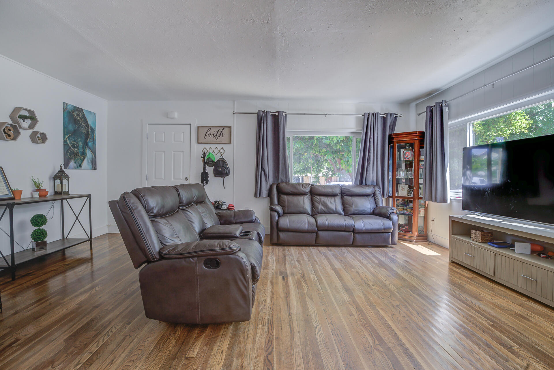 2962 Lanning Avenue Redding, CA 96001 - Photo 6 of 38 a living room with furniture and a flat screen tv