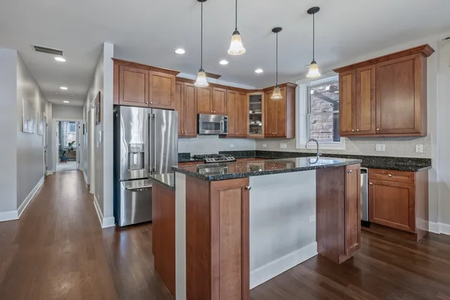 $695,000 | 1025 West Monroe Street, Unit 3W, Chicago, IL 60607