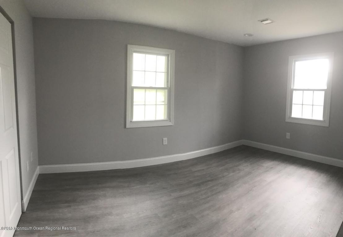 31 Kingsley Way Freehold, NJ 07728 - Photo 2 of 6 living room