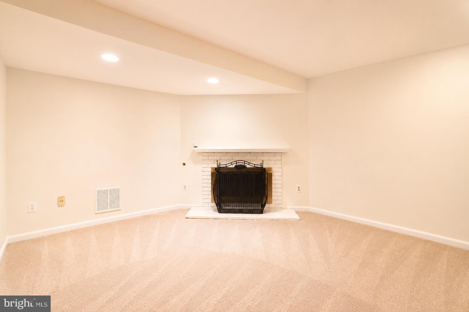 2184 Pond View Court Reston, VA 20191 - Photo 31 of 34