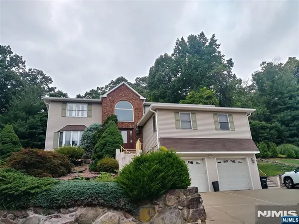 $2,250 | 88 Mazur Place, Hawthorne, NJ 07506