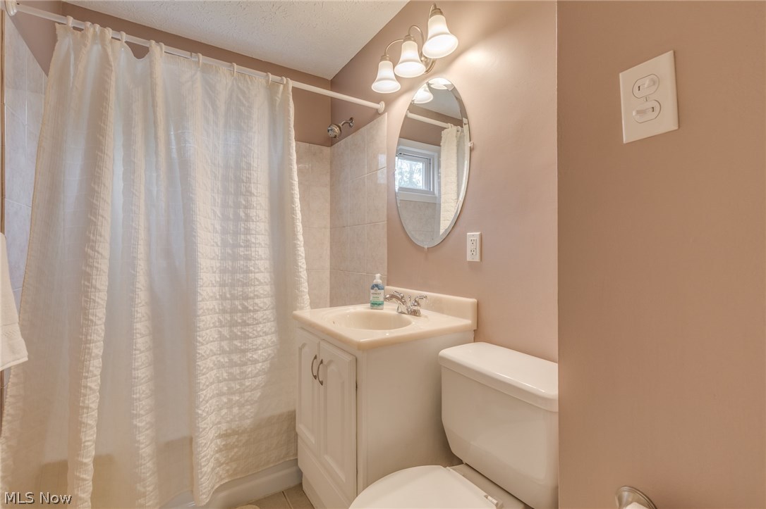 1556 Lander Road Cleveland, OH 44124 - Photo 16 of 28