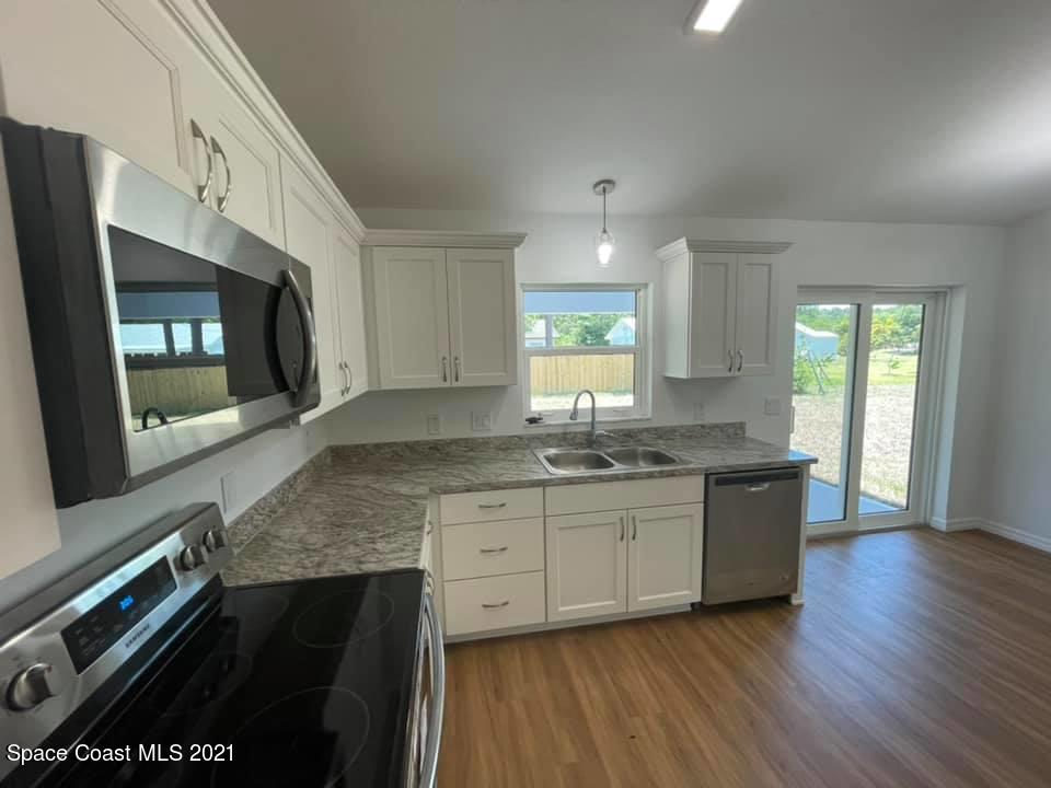 642 Alhambra Road Southeast Palm Bay, FL 32909 - Photo 8 of 24 Kitchen