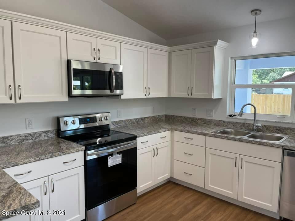 642 Alhambra Road Southeast Palm Bay, FL 32909 - Photo 9 of 24 Kitchen