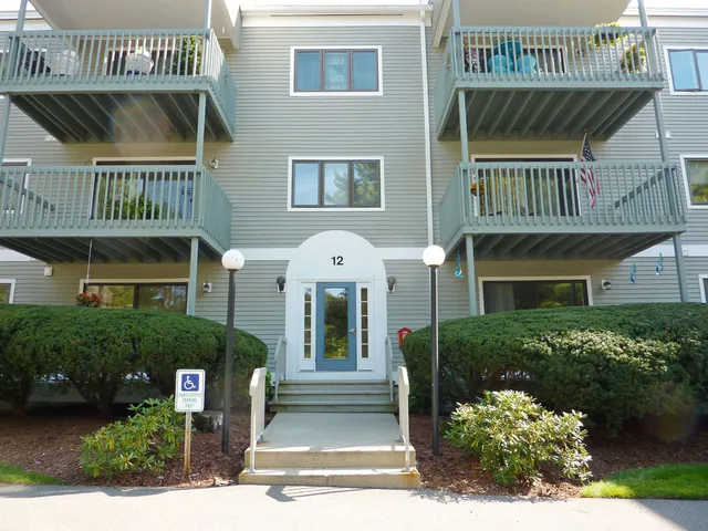 $310,000 | 12 Ledgewood Hills Drive, Unit 105, Nashua, NH 03062