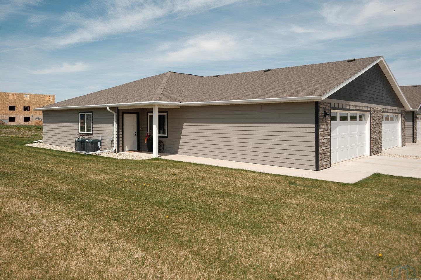 2109 Walnut Street Hull, IA 51239 - Photo 3 of 27 Gallery Image 3