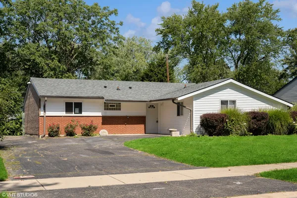 $314,900 | 564 White Oak Road, Bolingbrook, IL 60440