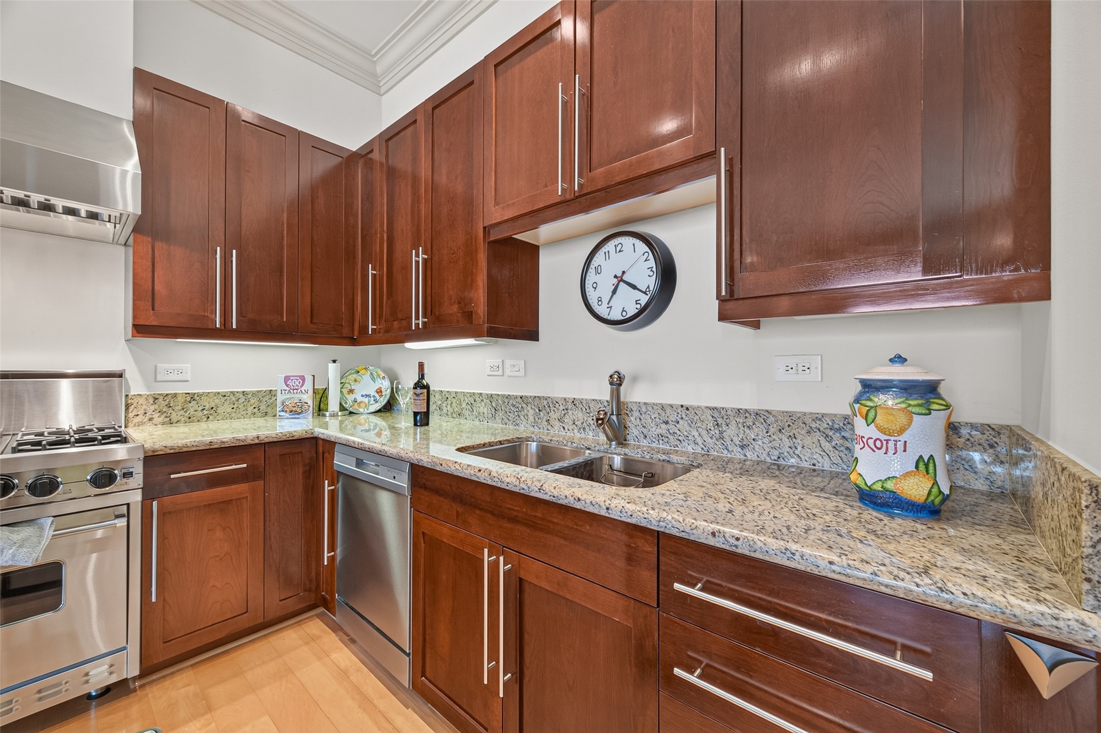 3388 Sage Road, Unit 502 Houston, TX 77056 - Photo 4 of 30 Chef's kitchen features Viking gas range with six burners + griddle, SubZero side by side refrigerator.