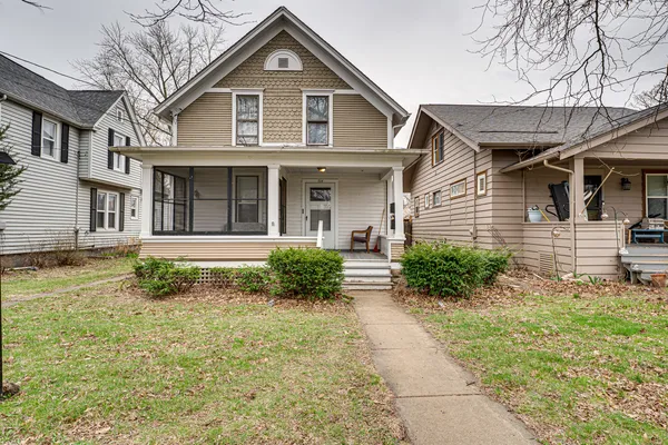 $1,850 | 714 Sexton Street, Unit 1, Aurora, IL 60505
