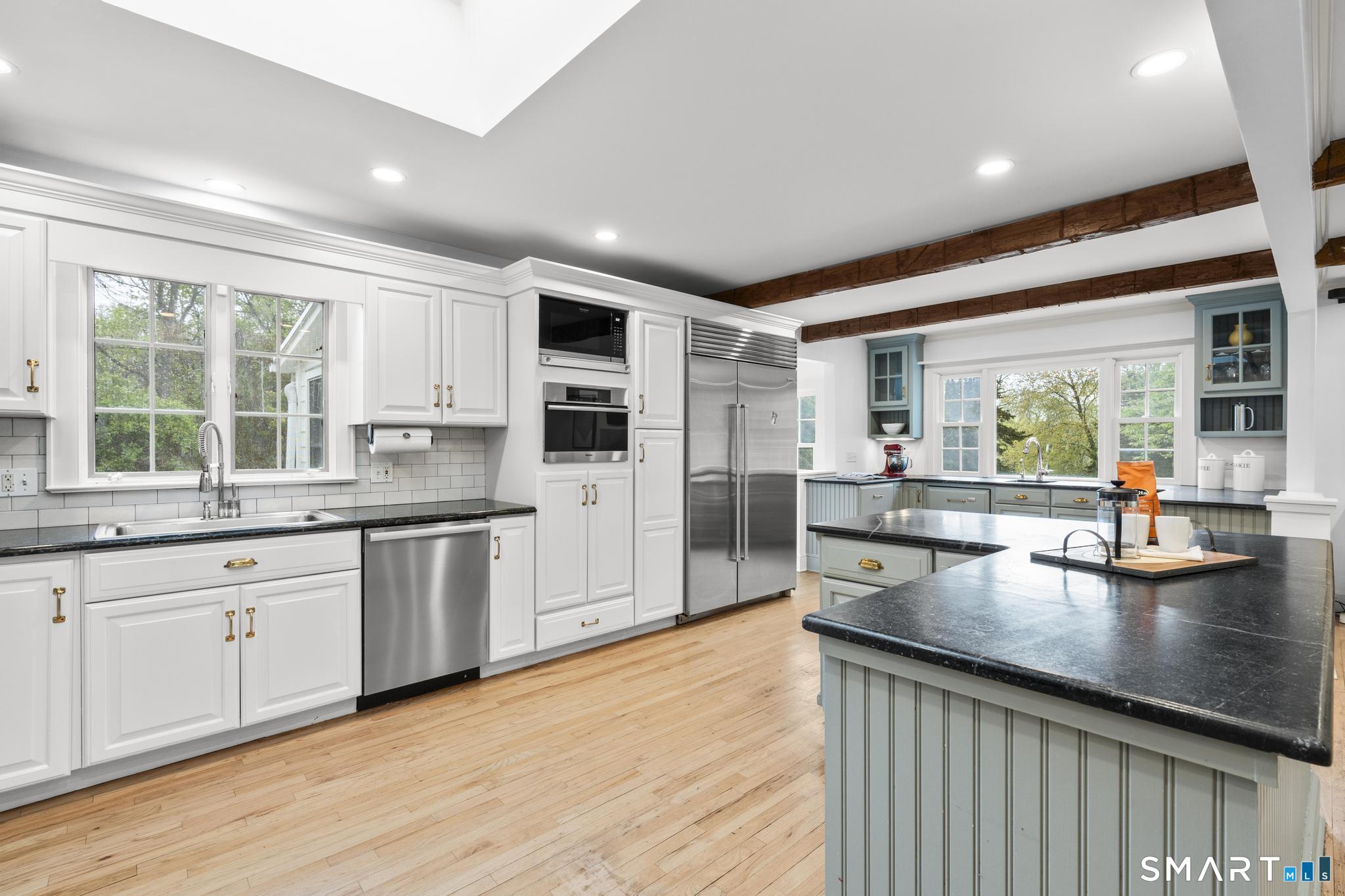 10 Hyde Ridge Road Weston, CT 06883 - Photo 9 of 40