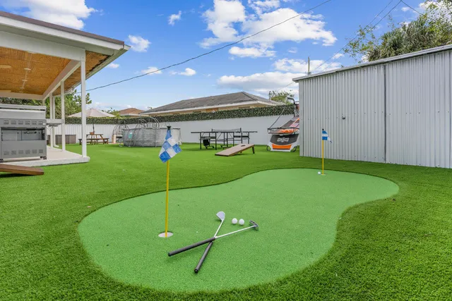 a view of an house with backyard space and porch