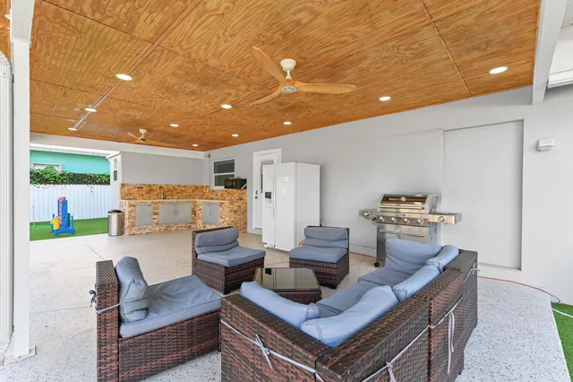 $7,600 | 2128 Dock Street, West Palm Beach, FL 33401