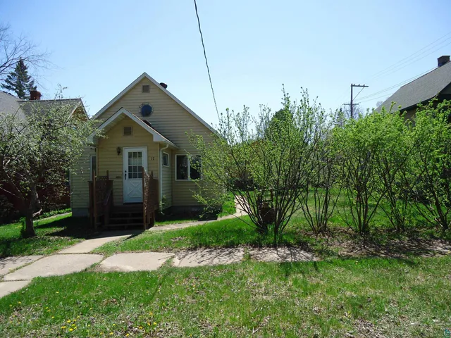 $119,900 | 17 3rd Street Southeast, Chisholm, MN 55719