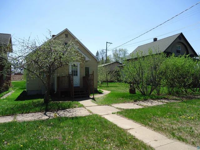 $119,900 | 17 3rd Street Southeast, Chisholm, MN 55719