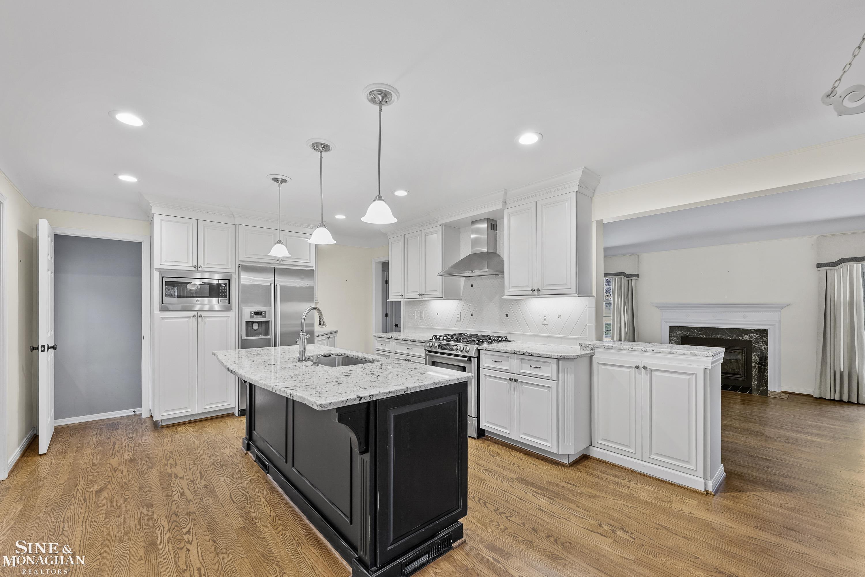 325 Stephens Road Grosse Pointe, MI 48236 - Photo 8 of 41 50171807-680842f6-4ab8-4c5b-b68e-9be08045c004.JPG