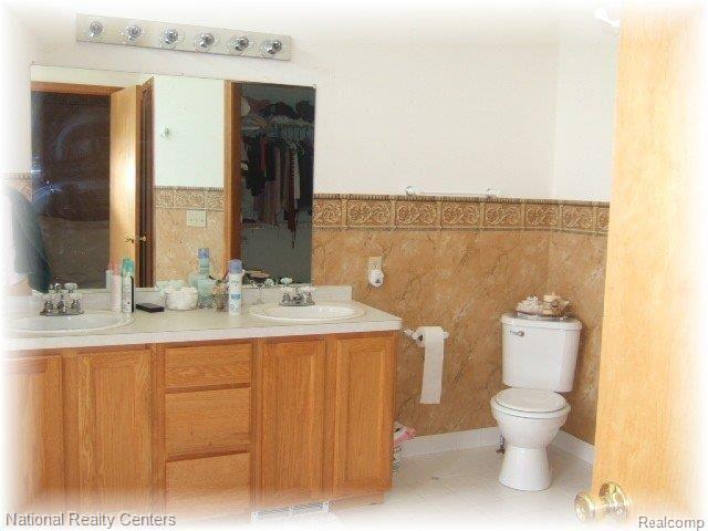 789 Mower Road Pinckney, MI 48169 - Photo 8 of 15 11- Master Bath