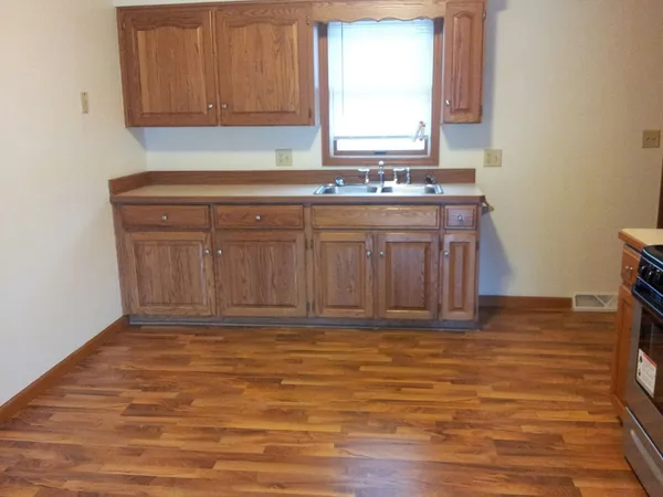 $995 | 423 West 2nd Place, Spring Valley, IL 61362