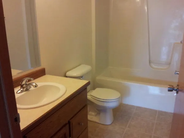 $995 | 423 West 2nd Place, Spring Valley, IL 61362