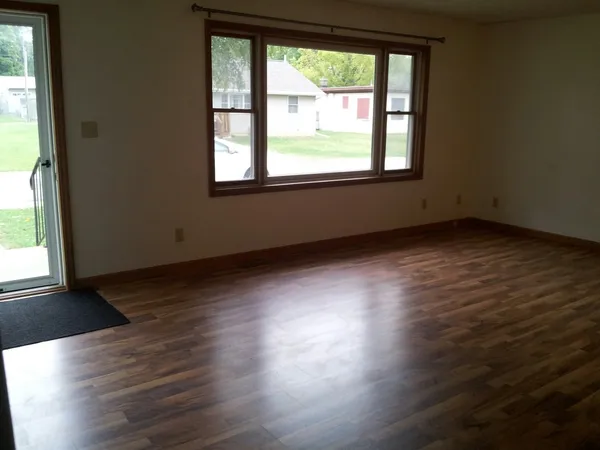 $995 | 423 West 2nd Place, Spring Valley, IL 61362