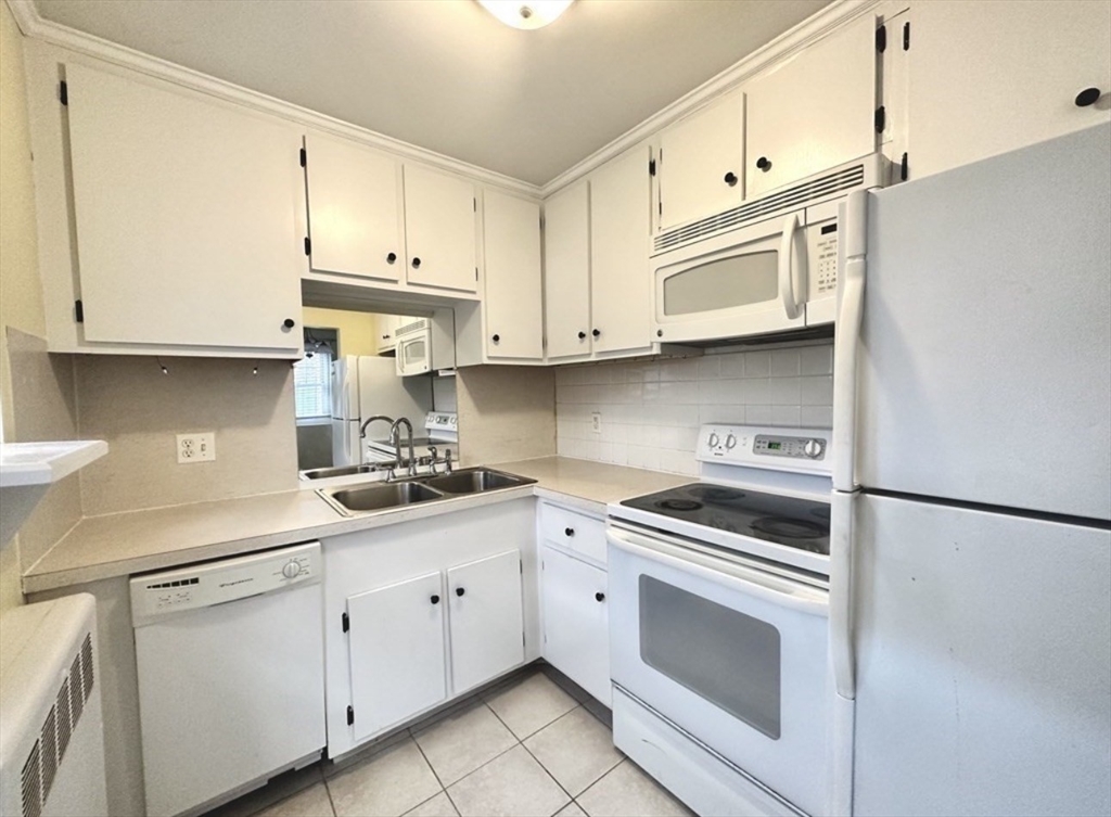 48 Emerson Gardens Road, Unit 48 Lexington, MA 02420 - Photo 7 of 12