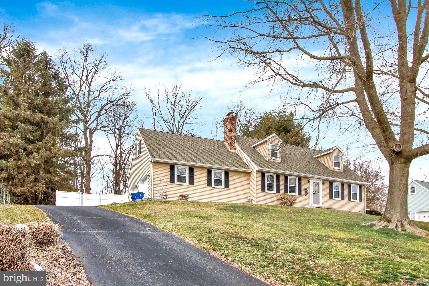 1915 Cedar Drive Spring Grove, PA 17362 - Photo 3 of 28 Gallery Image 3