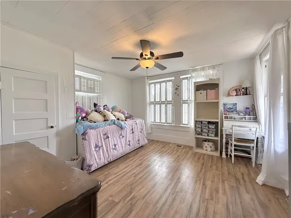 $154,000 | 706 Gassaway Avenue, Lott, TX 76656