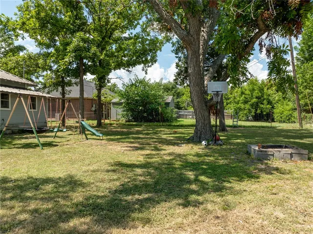 $154,000 | 706 Gassaway Avenue, Lott, TX 76656