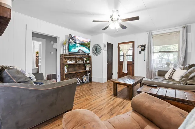 $154,000 | 706 Gassaway Avenue, Lott, TX 76656