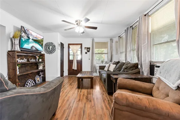 $154,000 | 706 Gassaway Avenue, Lott, TX 76656