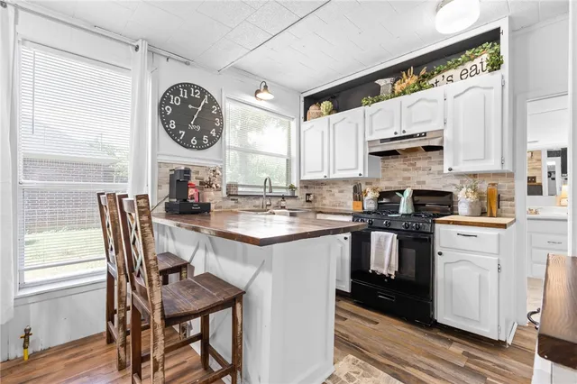 $154,000 | 706 Gassaway Avenue, Lott, TX 76656