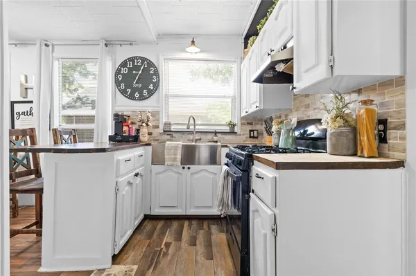 $154,000 | 706 Gassaway Avenue, Lott, TX 76656
